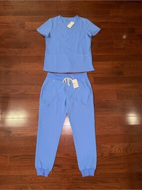 NWT- FIGS Scrub Top & Jogger Set for Women- Size M